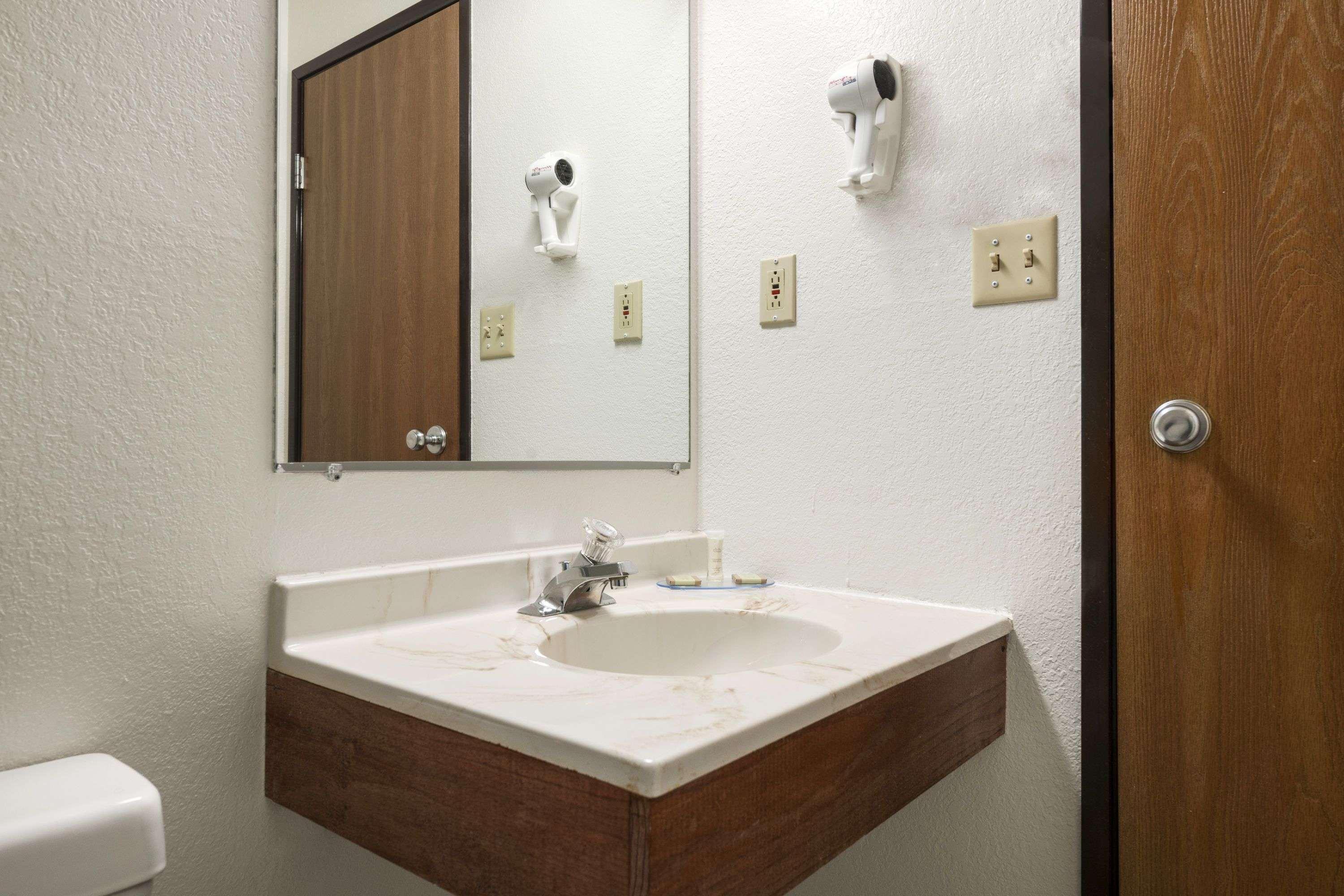 Brookville Inn Hotel 3*
