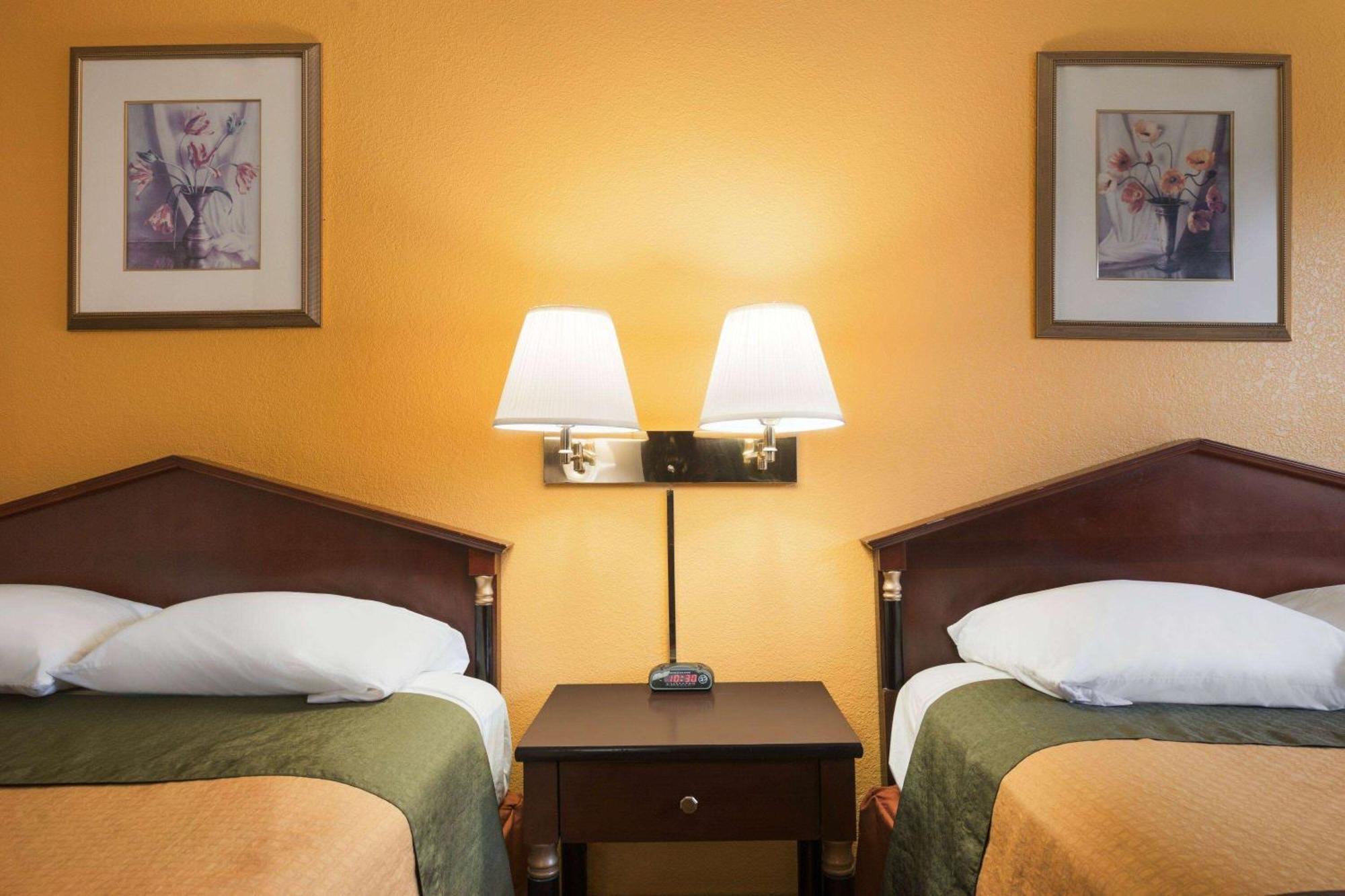 Brookville Inn Hotel 3*